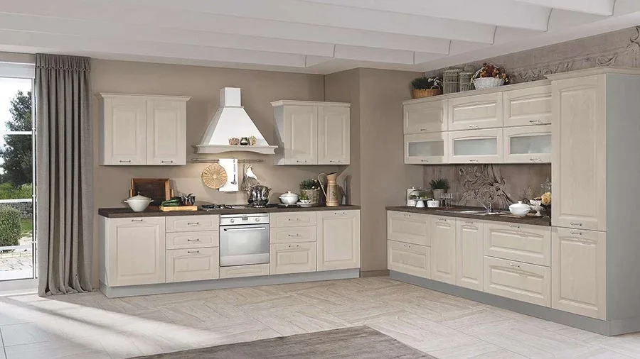 Cucina classica Bea di Netcucine con ante a telaio